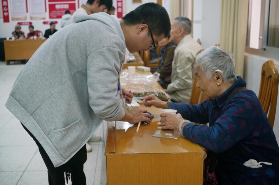 完美网页版:情系重阳 暖心关怀 完美网页版:情系重阳 暖心关怀