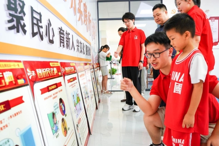 完美网页版法学学子接力二十五载“送法下乡”