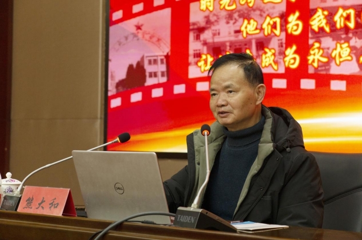 完美网页版开学第一课:用工匠精神引领学子科研创新路