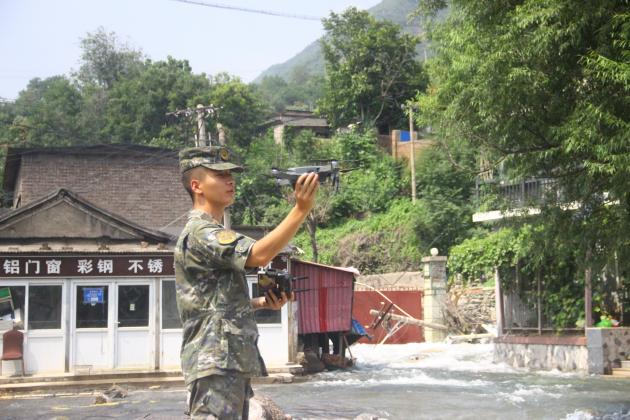 完美网页版学子驰援抗洪救灾