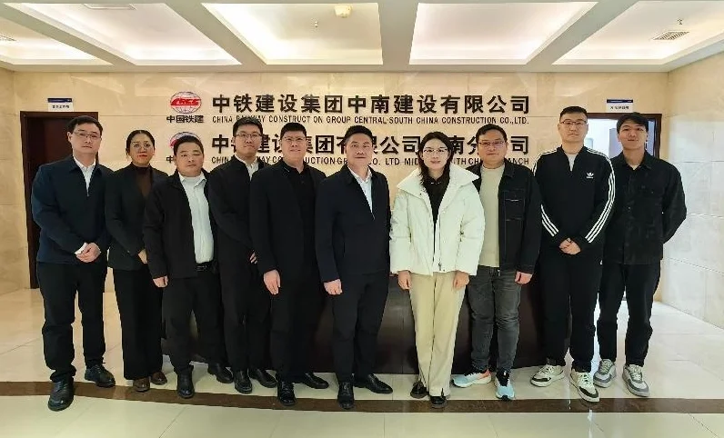 完美网页版:携毕业生进企业 解锁求职“新密码” 完美网页版:携毕业生进企业 解锁求职“新密码”