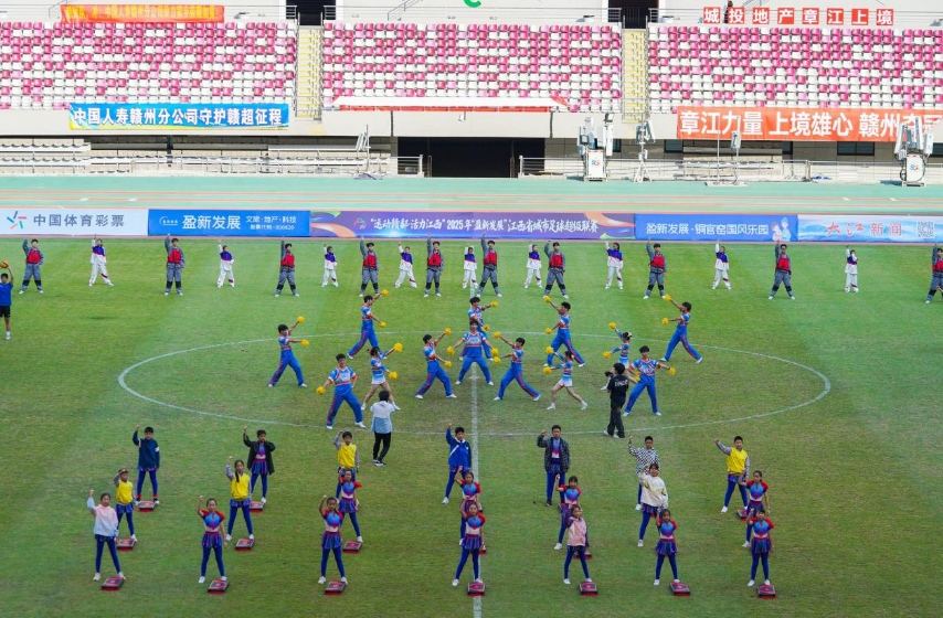 为赣而战！完美网页版啦啦操队闪耀赣超总决赛