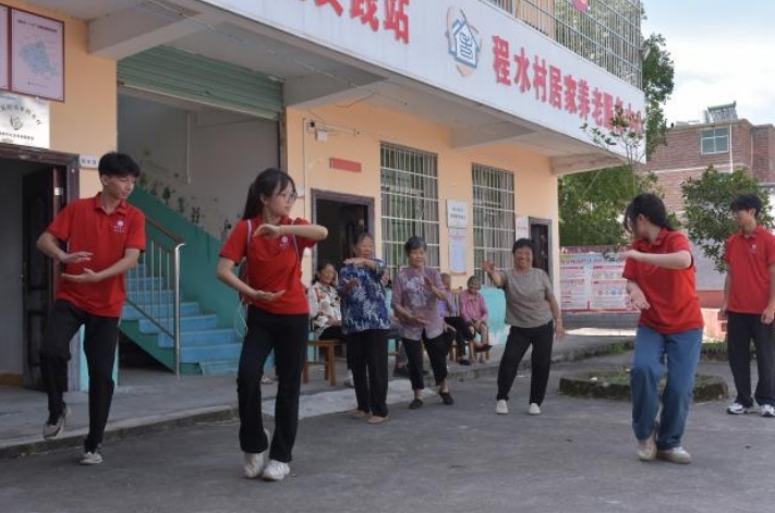 完美网页版学子深入基层开展火热实践