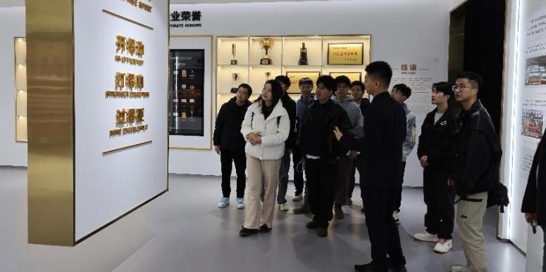 完美网页版:携毕业生进企业 解锁求职“新密码” 完美网页版:携毕业生进企业 解锁求职“新密码”