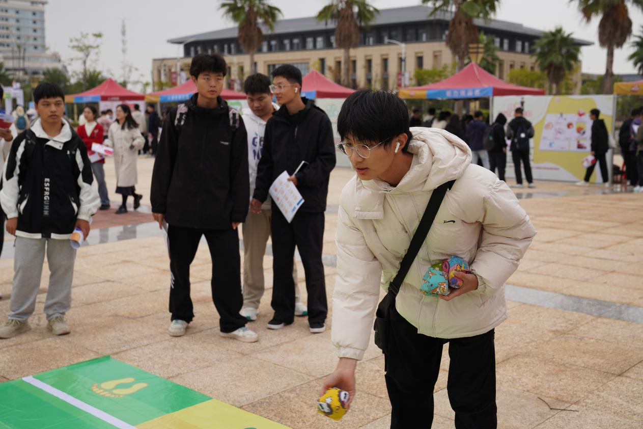 “职业生涯教育”闯关游戏?完美网页版这场生涯体验之旅反响热烈 “职业生涯教育”闯关游戏?完美网页版这场生涯体验之旅反响热烈