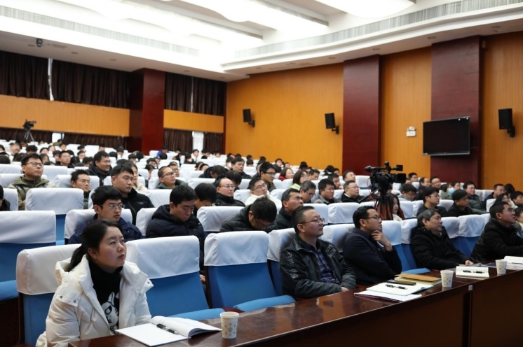 完美网页版开学第一课:用工匠精神引领学子科研创新路
