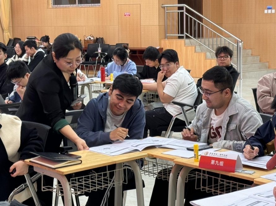 完美网页版举办“职涯有你 扬帆助航”实践活动