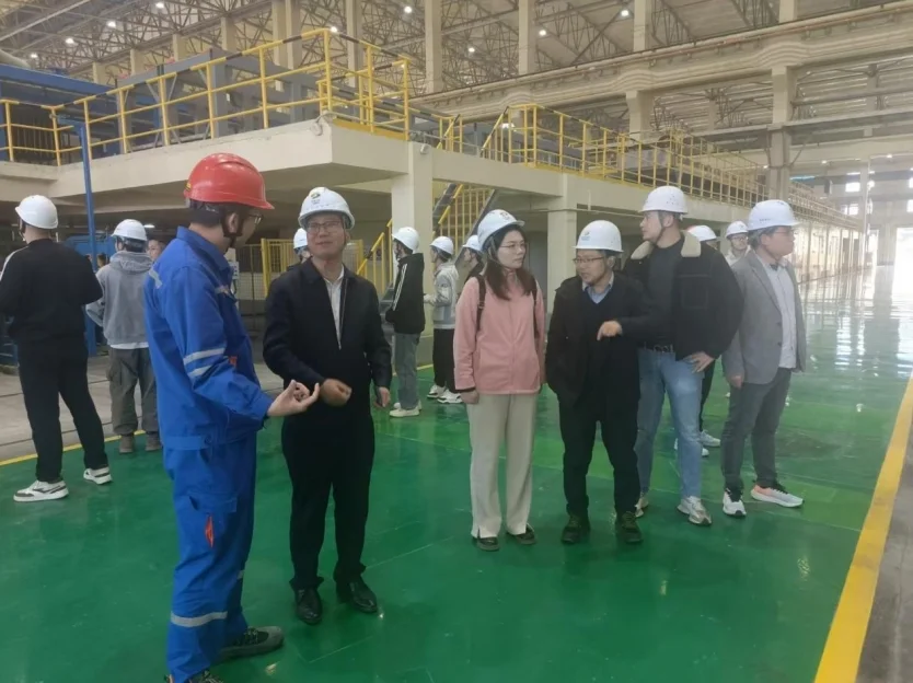 完美网页版:携毕业生进企业 解锁求职“新密码” 完美网页版:携毕业生进企业 解锁求职“新密码”