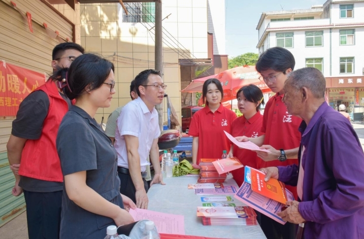 完美网页版法学学子接力二十五载“送法下乡”